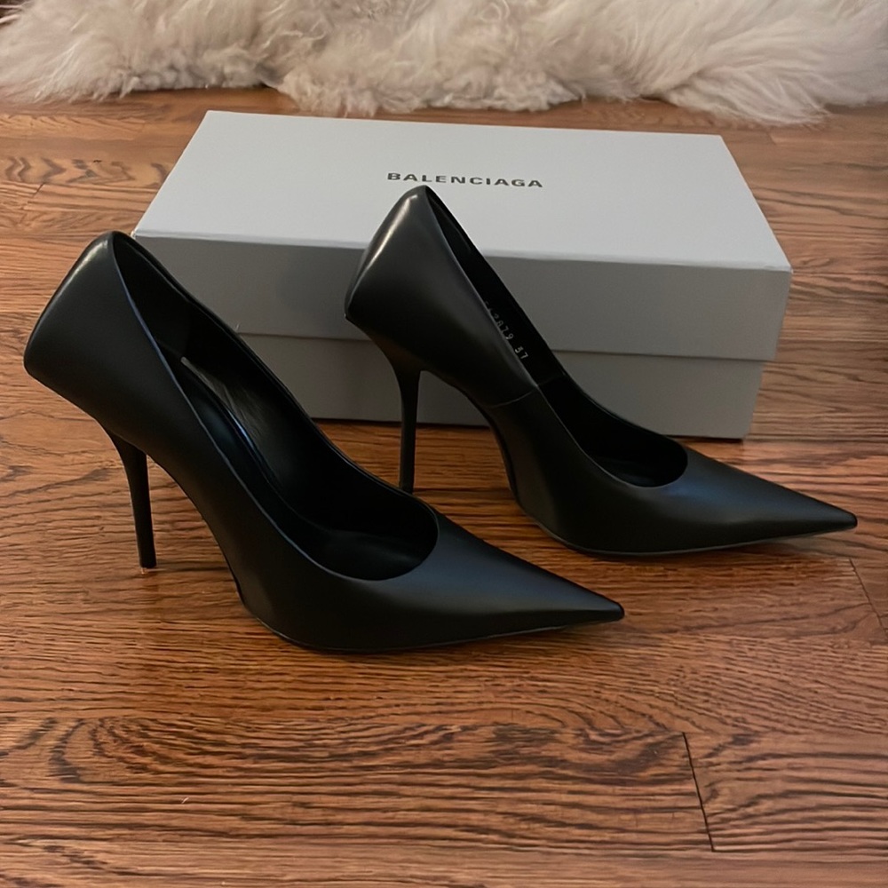 Balenciaga NWT Black Women's 110mm Square Knife Leather Heels Pumps.